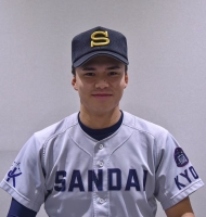 由上 慶